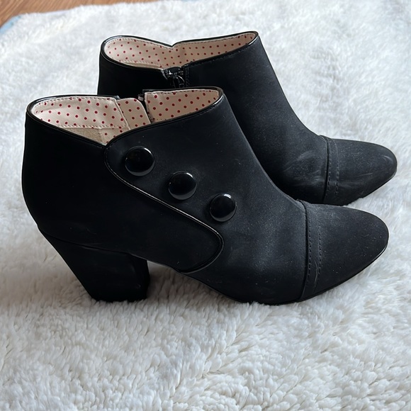 B.A.I.T. Retro Bootie Black Heels - Picture 3 of 4